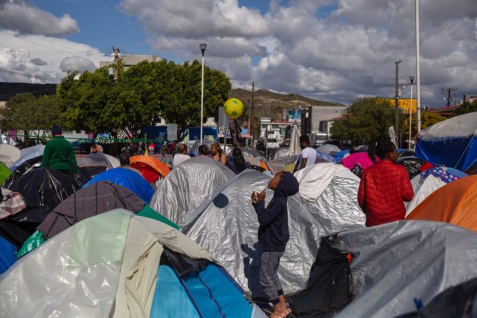 El Chaparral, baños, migrantes, salud, gobierno