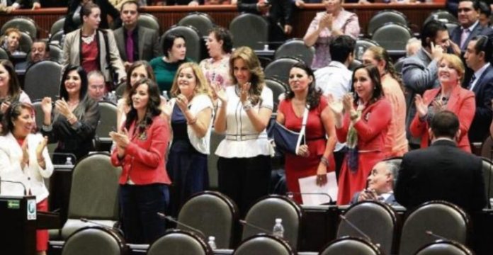 mujeres, candidatos, capacitaciones, política